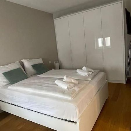 New Central Apartments Westbahnhof Wina Bagian luar foto