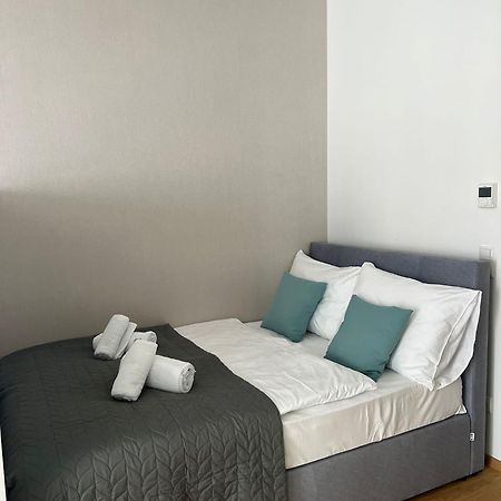 New Central Apartments Westbahnhof Wina Bagian luar foto