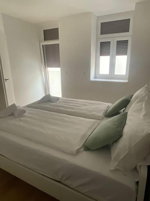 New Central Apartments Westbahnhof Wina Bagian luar foto