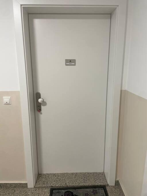 New Central Apartments Westbahnhof Wina Bagian luar foto
