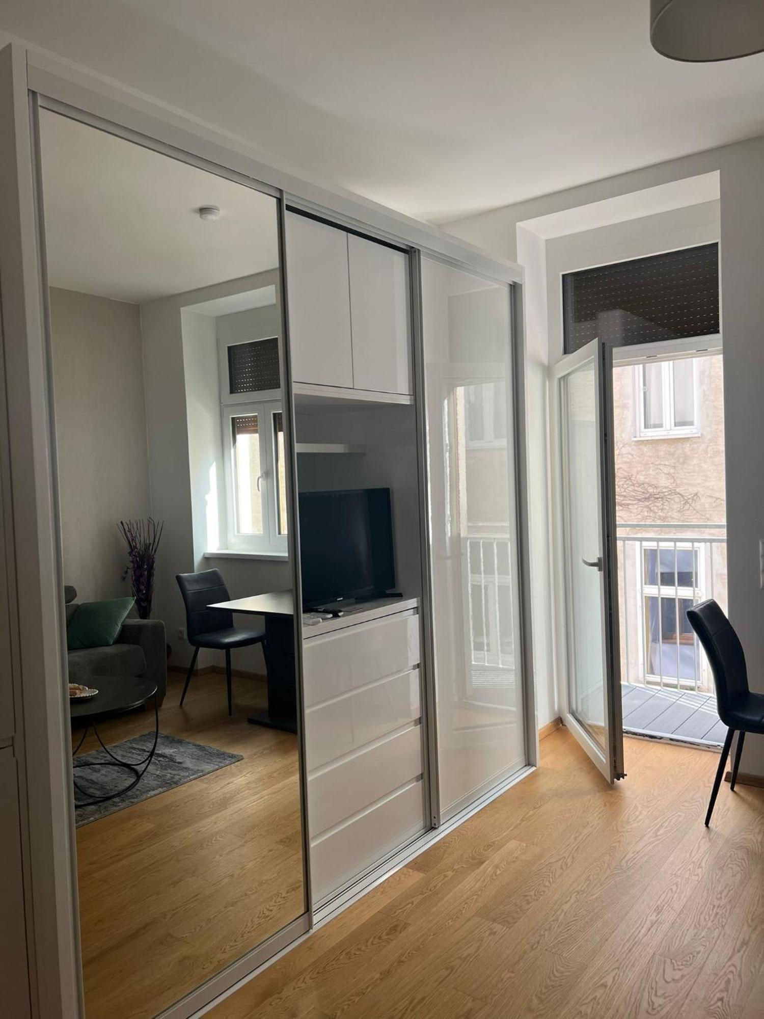 New Central Apartments Westbahnhof Wina Bagian luar foto
