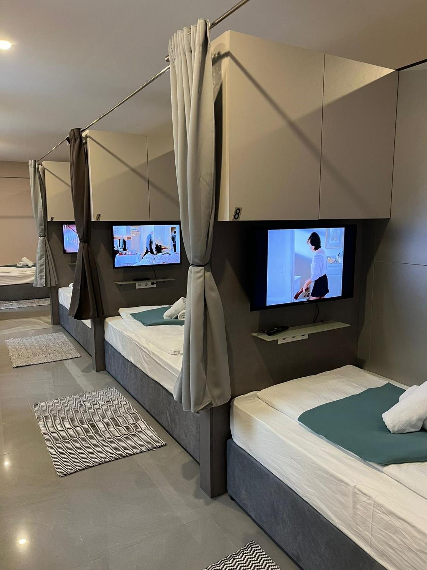New Central Apartments Westbahnhof Wina Bagian luar foto