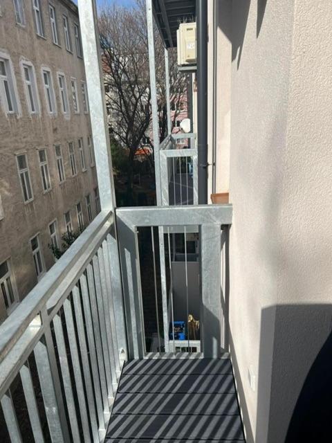 New Central Apartments Westbahnhof Wina Bagian luar foto