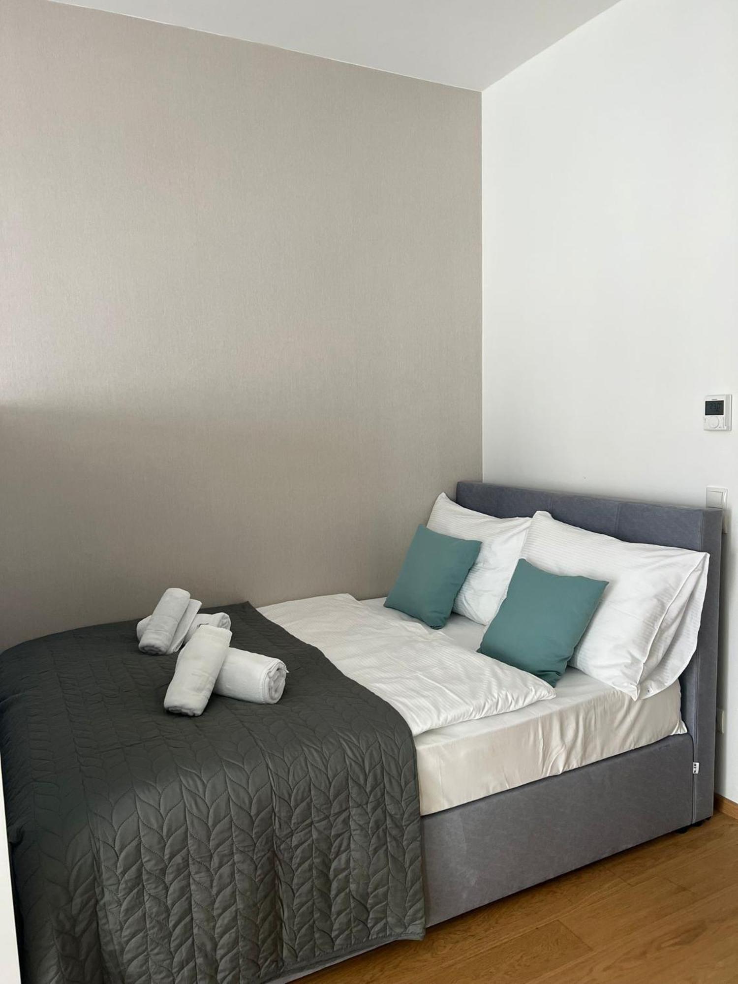 New Central Apartments Westbahnhof Wina Bagian luar foto
