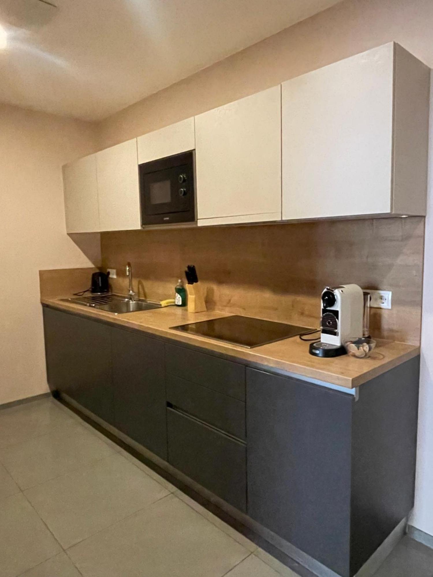 New Central Apartments Westbahnhof Wina Bagian luar foto