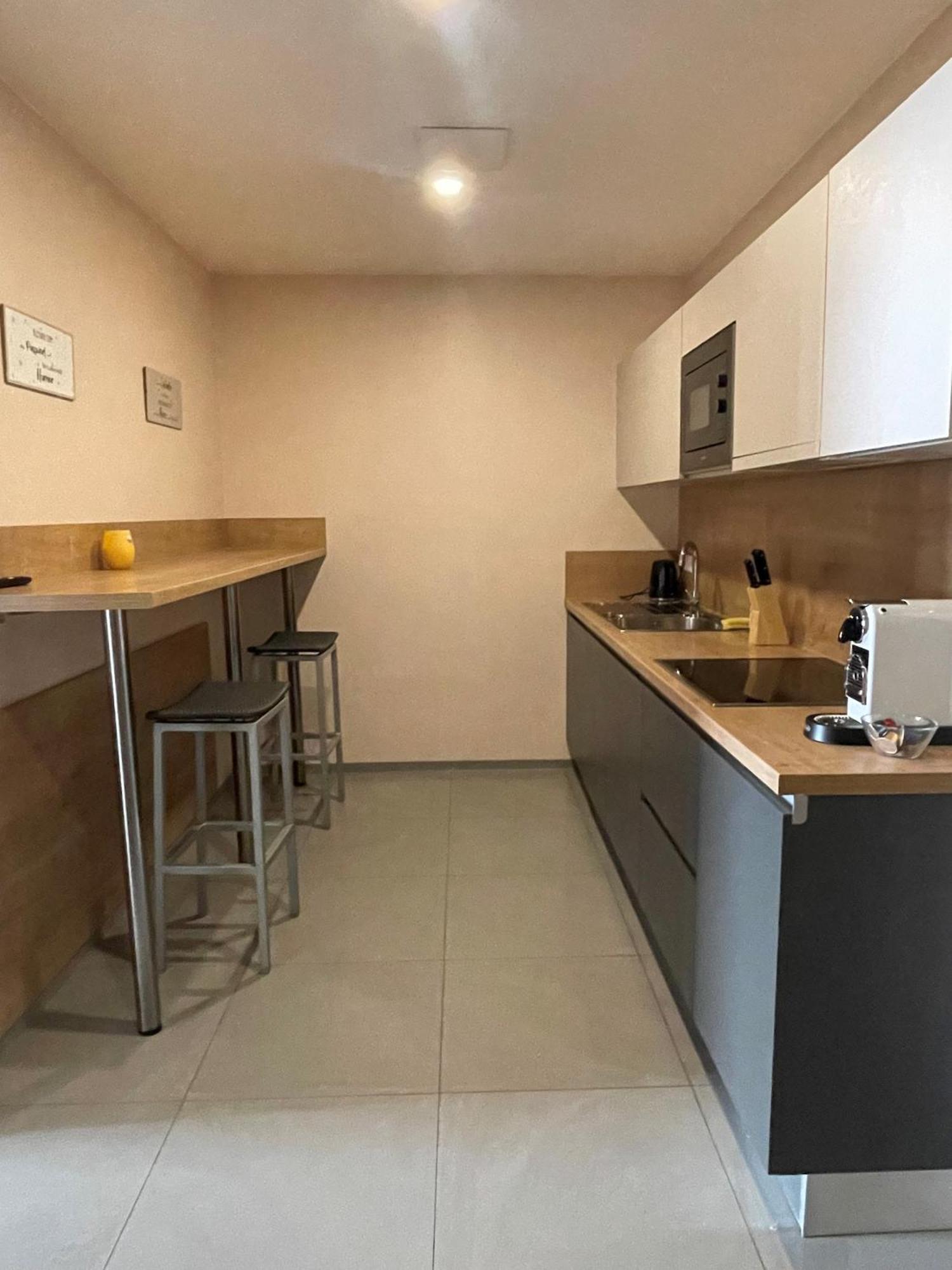 New Central Apartments Westbahnhof Wina Bagian luar foto