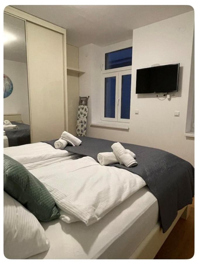 New Central Apartments Westbahnhof Wina Bagian luar foto