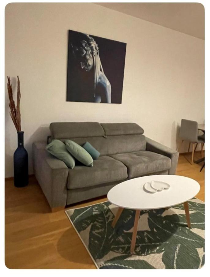 New Central Apartments Westbahnhof Wina Bagian luar foto