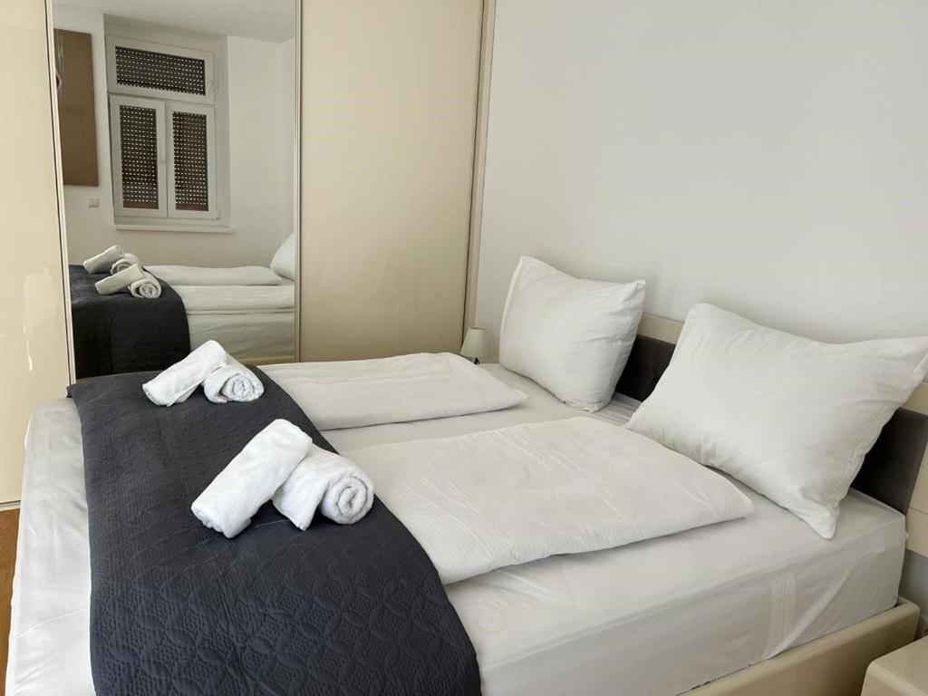 New Central Apartments Westbahnhof Wina Bagian luar foto