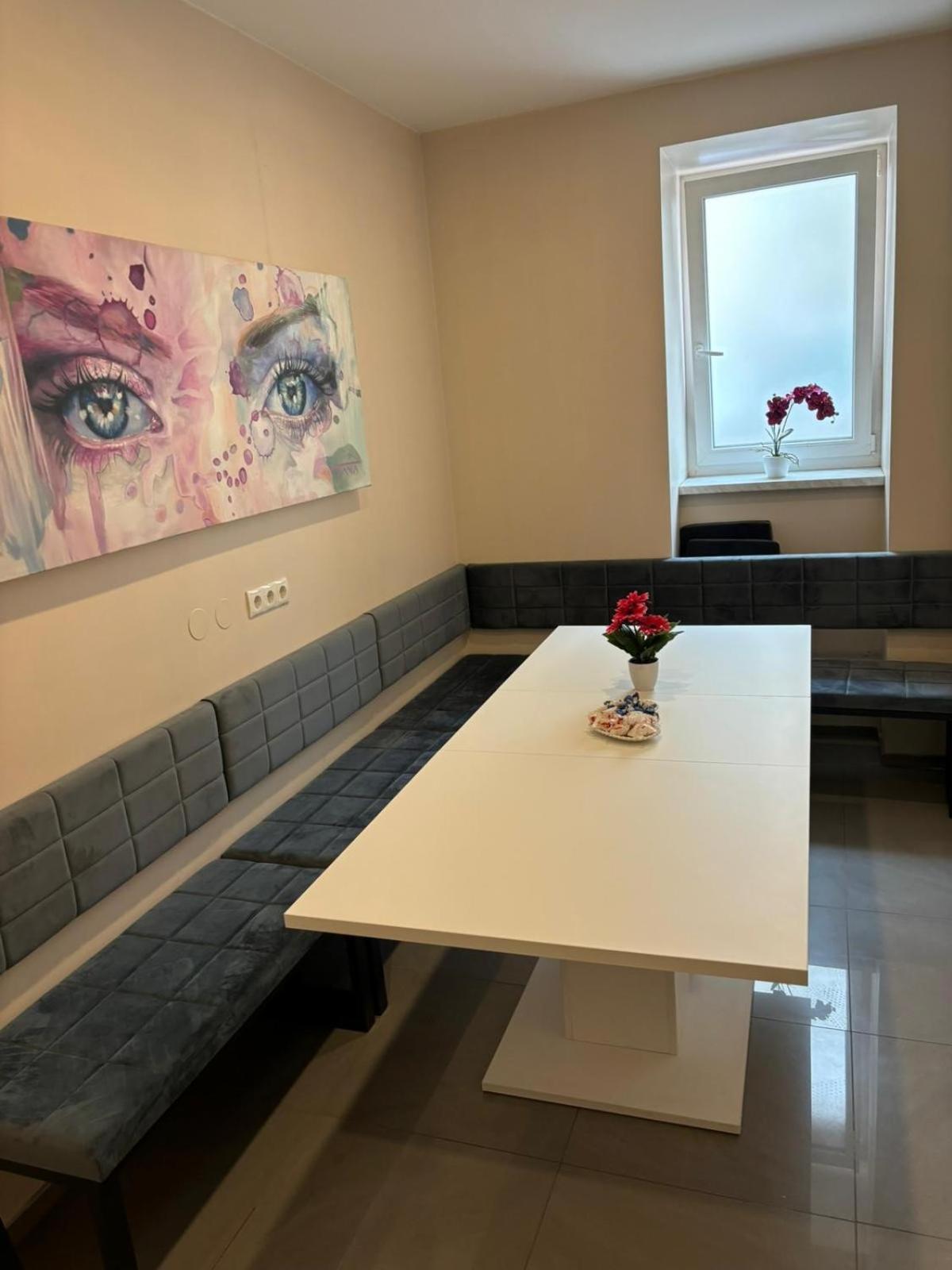 New Central Apartments Westbahnhof Wina Bagian luar foto